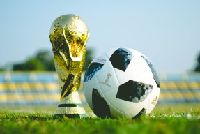 Jiuyou Sports-一剑封喉！东契奇IG赛场上演绝杀神迹，势不可挡引爆全球热议